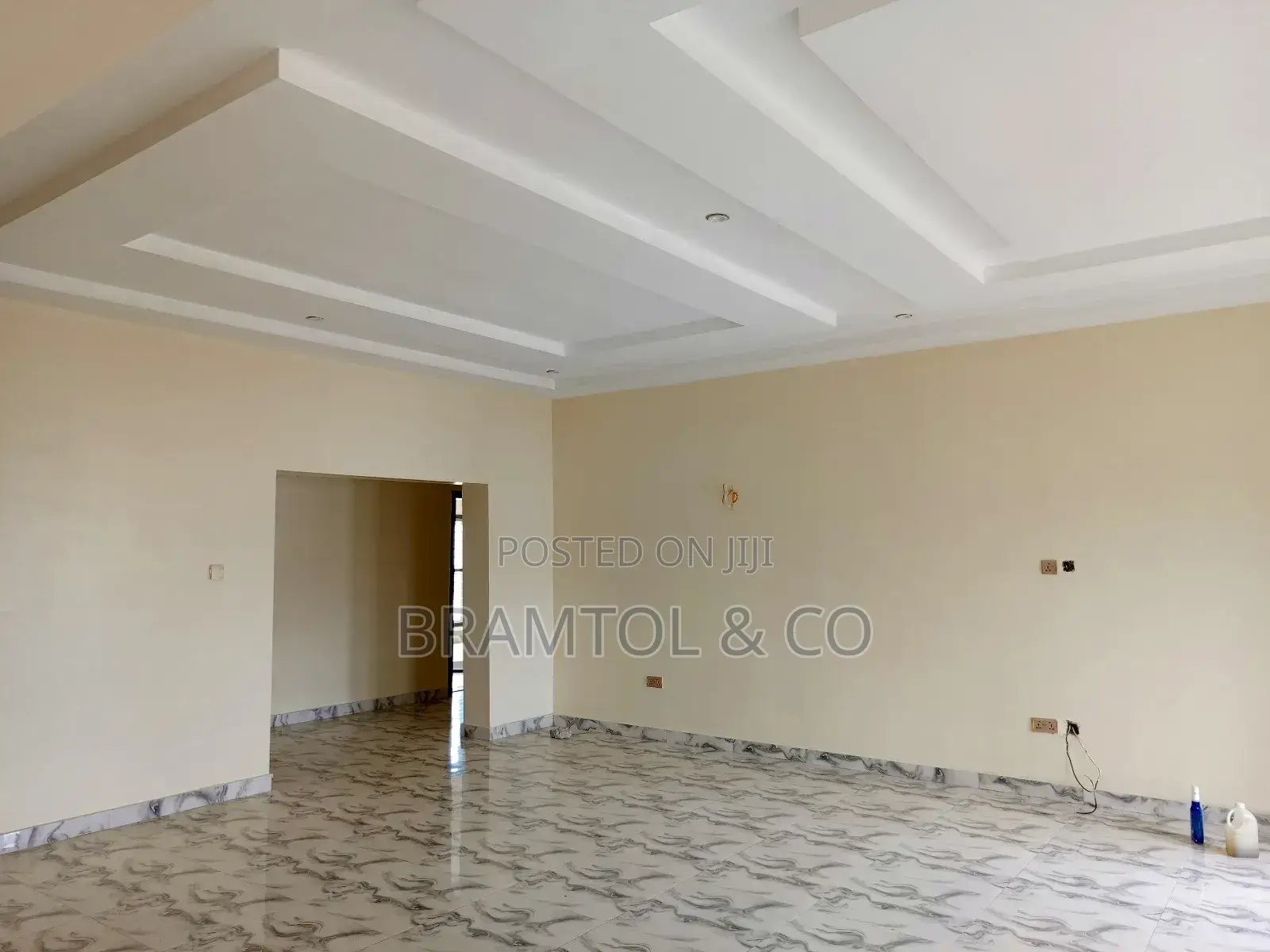 3bdrm Block of Flats in Wuye for rent