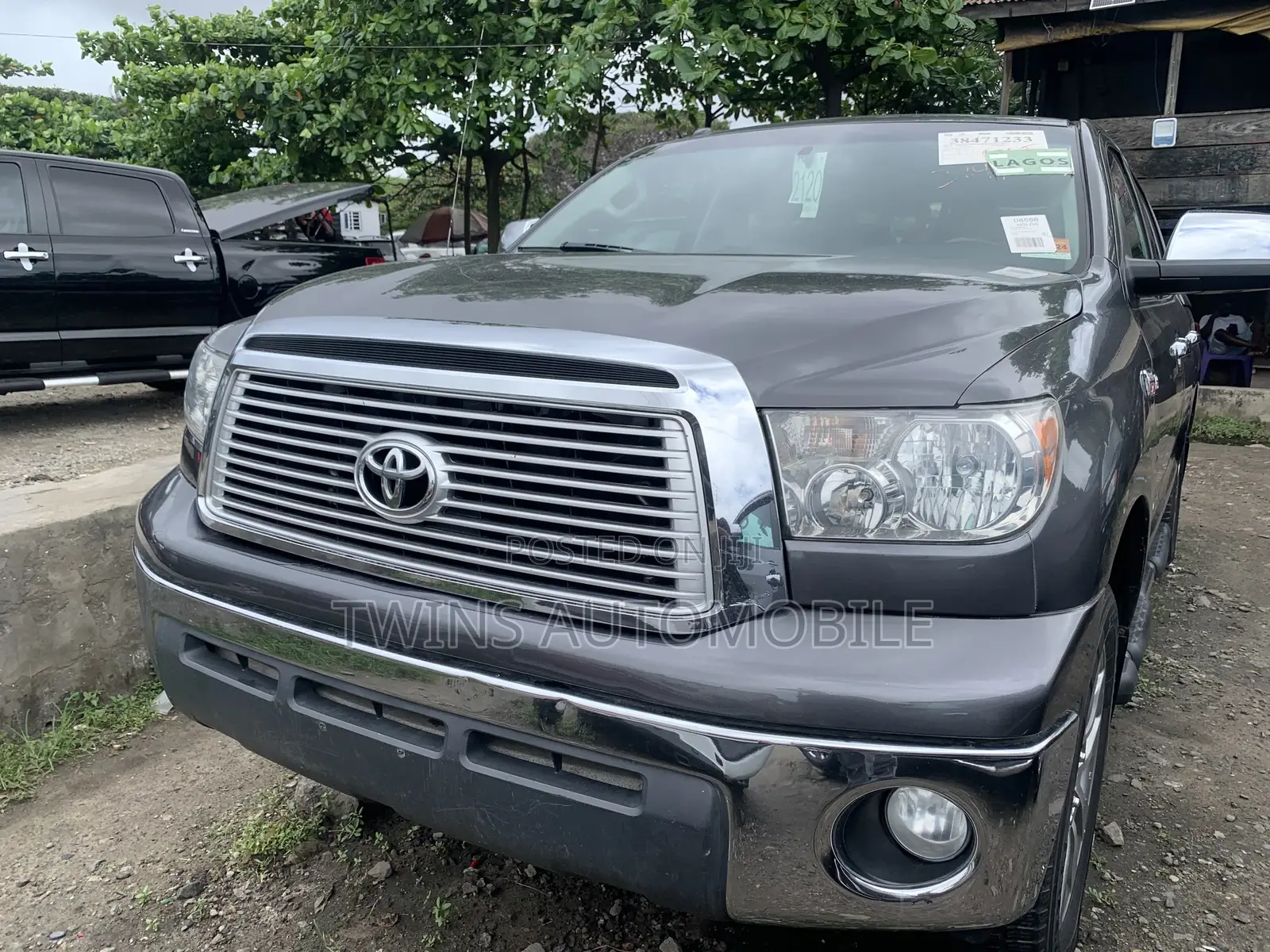 Toyota Tundra Limited 4dr Double Cab 4WD SB (5.7L 8cyl 6A) 2014 Gray