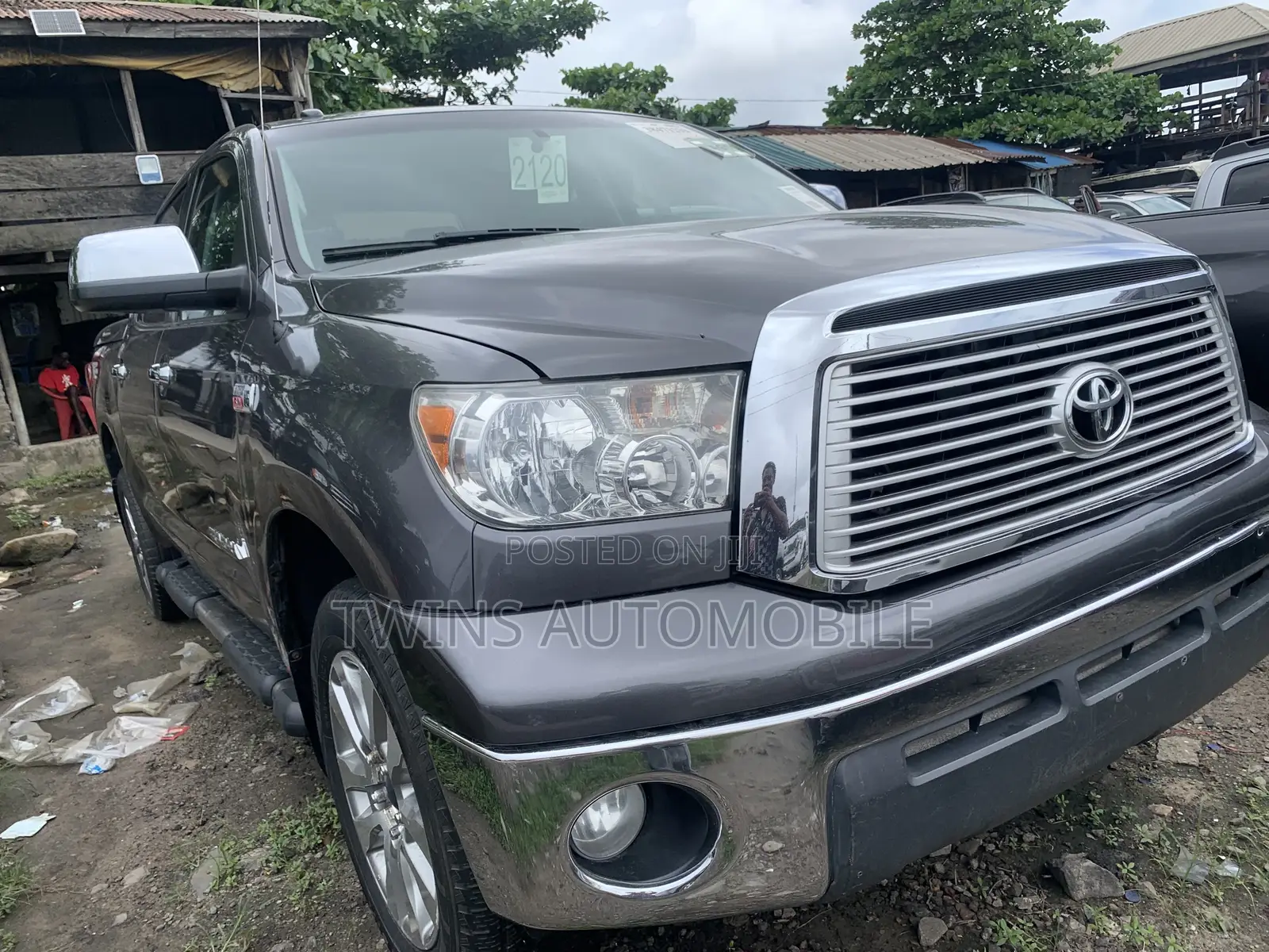 Toyota Tundra Limited 4dr Double Cab 4WD SB (5.7L 8cyl 6A) 2014 Gray