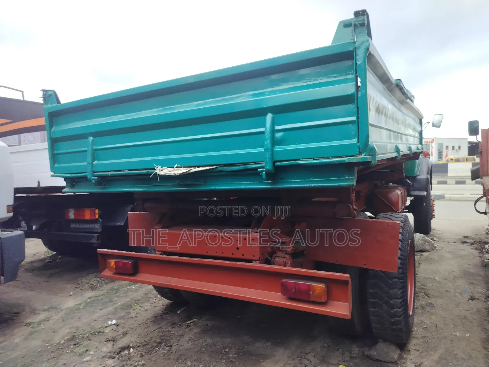 Mercedes Benz 1513 Green Colour