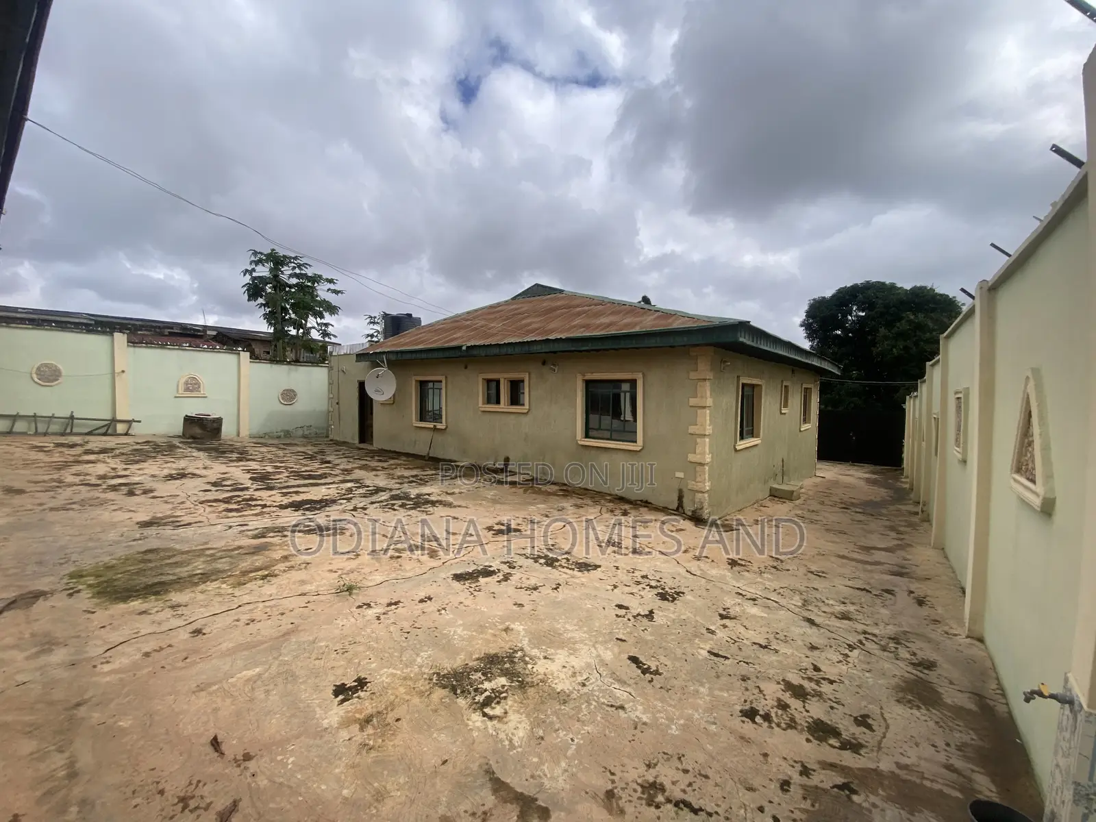 6bdrm Bungalow in Muslim,Off for sale