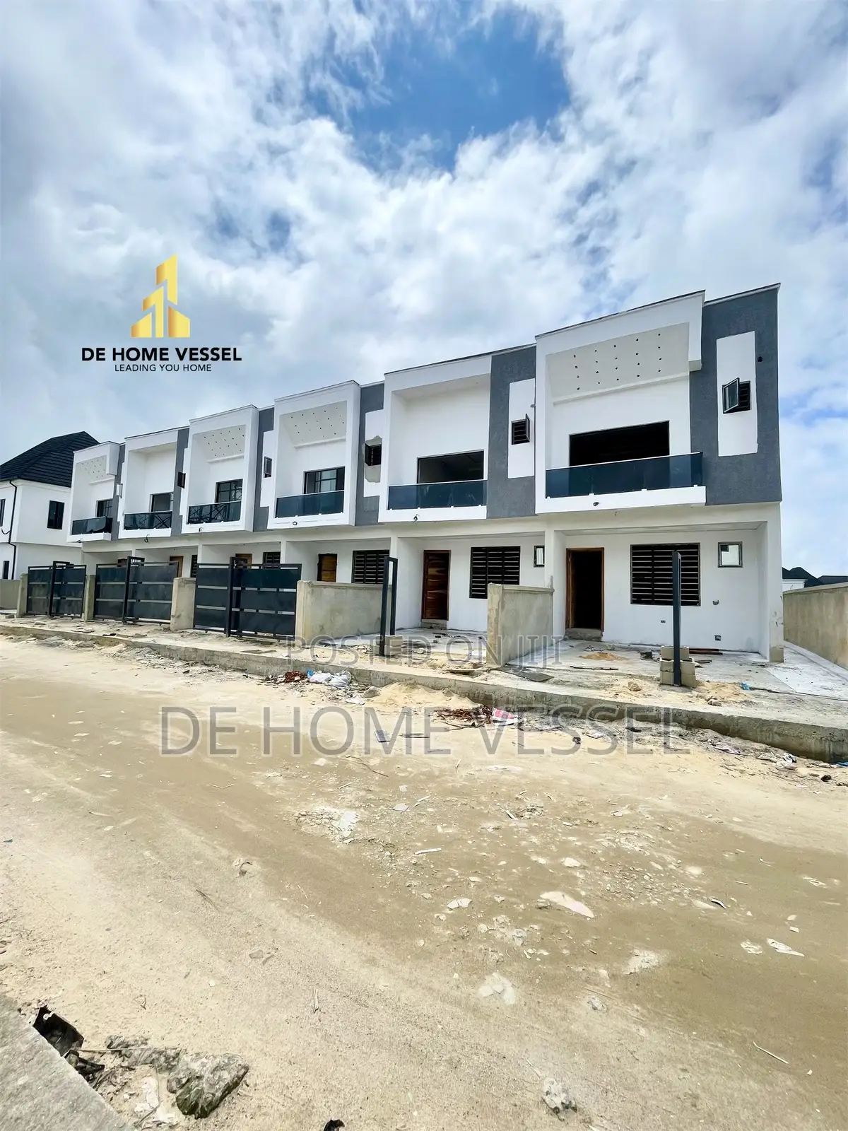 4bdrm Townhouse/Terrace in Ikota for Sale