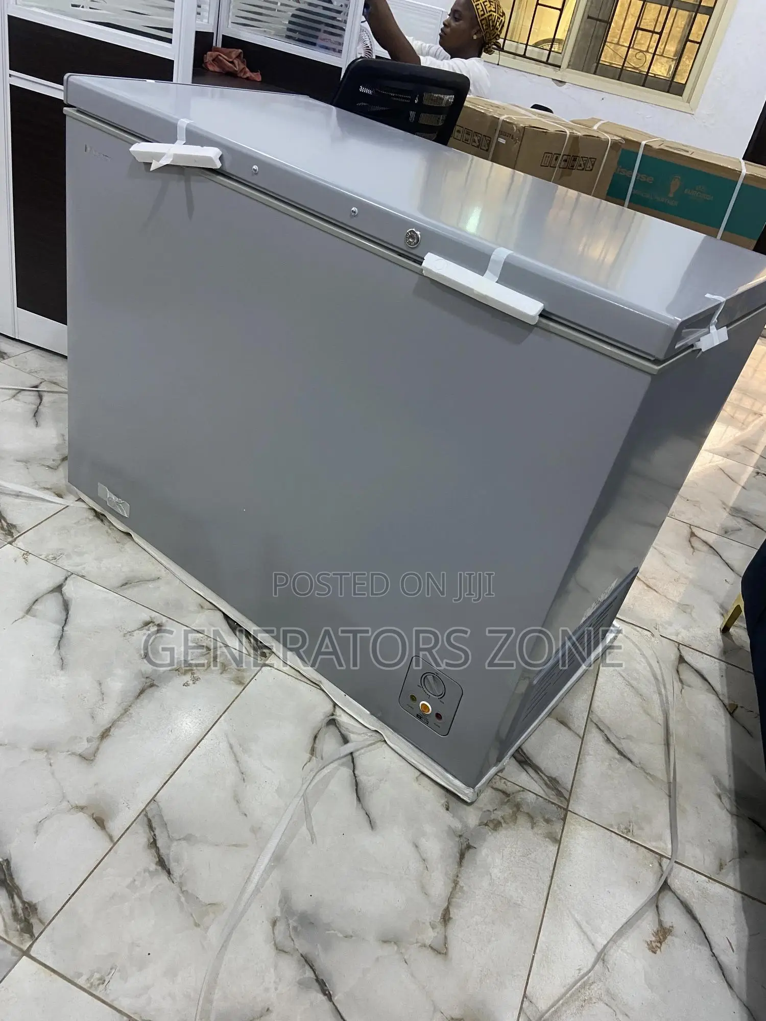 44KG Hisense 300L Chest Freezer Silver FRZ FC 390 SH