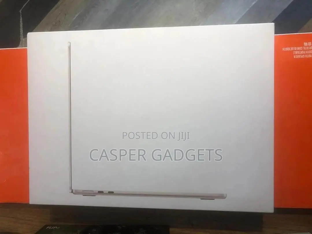 New Laptop Apple MacBook Air 2024 M3 13-Inch 8GB Intel Core M SSD 256GB