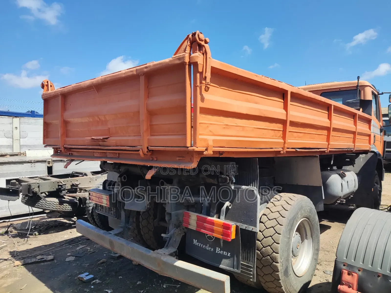 Mercedes Benz 1820 Dump Truck