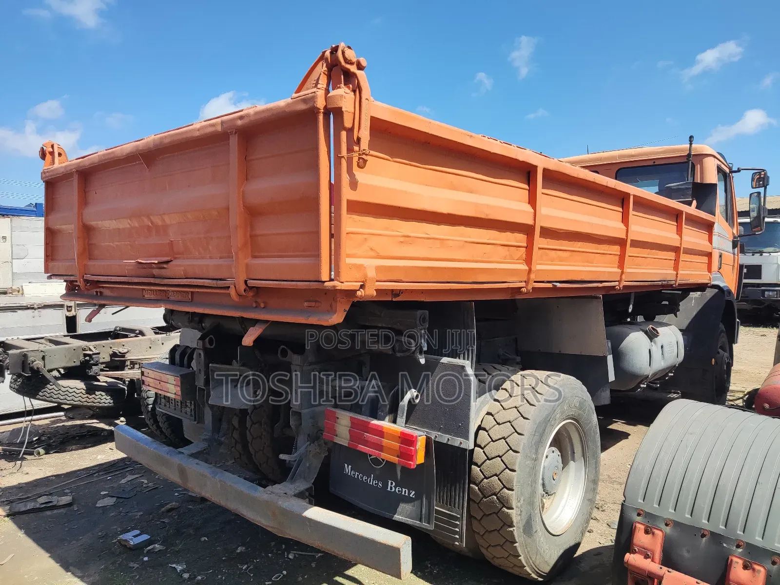 Mercedes Benz 1820 Dump Truck