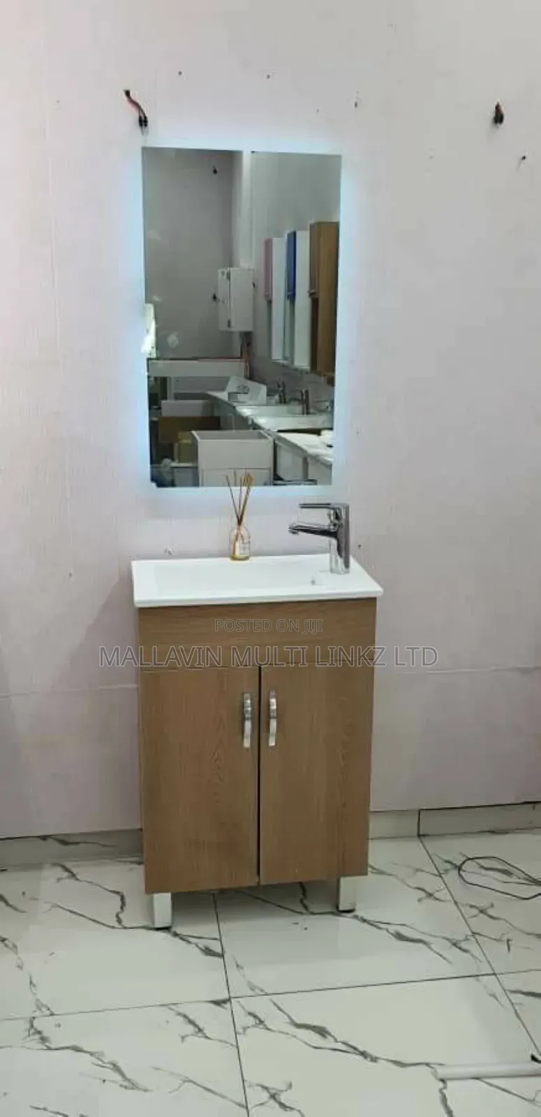 60cm Floor Standing Cabinet Basin With Led Mirrors