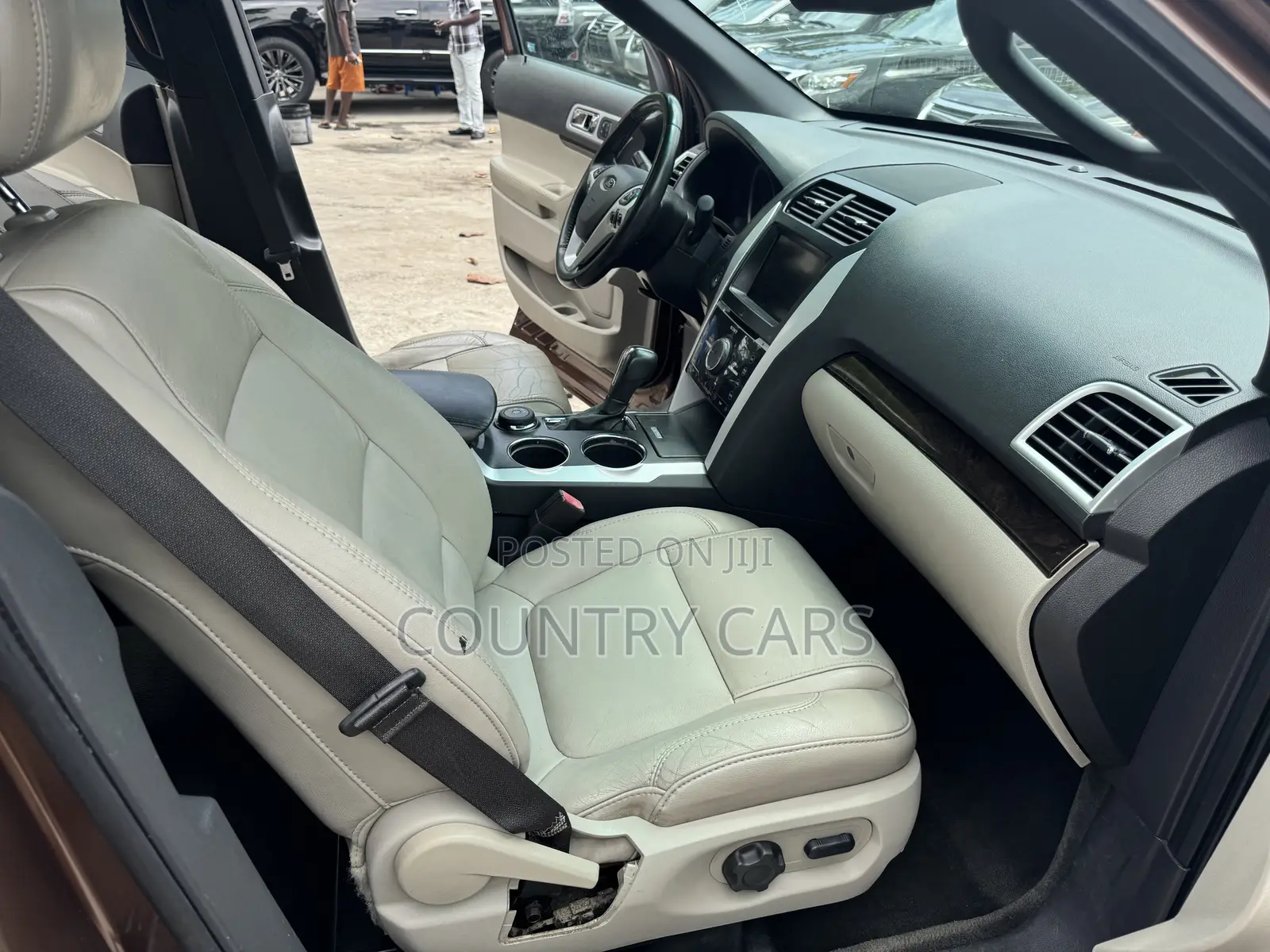 Ford Explorer 2012 Gold