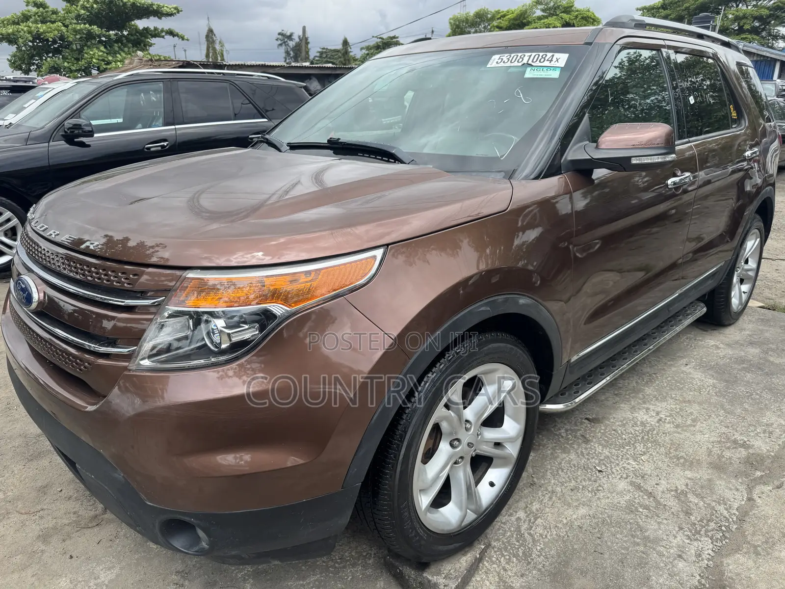 Ford Explorer 2012 Gold