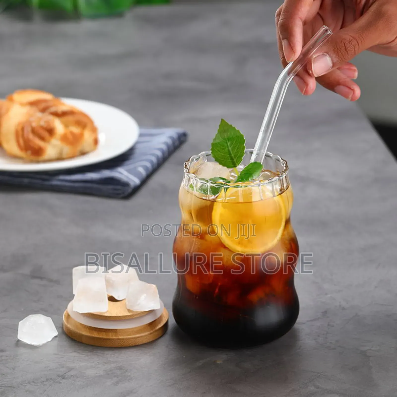 Wavy Design Glass Smoothie Cup