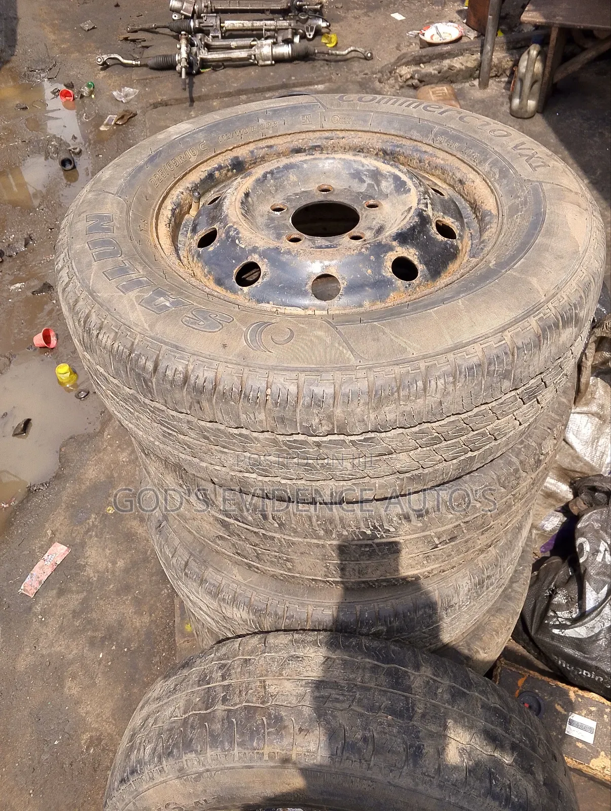Rim and Tire Renault Master