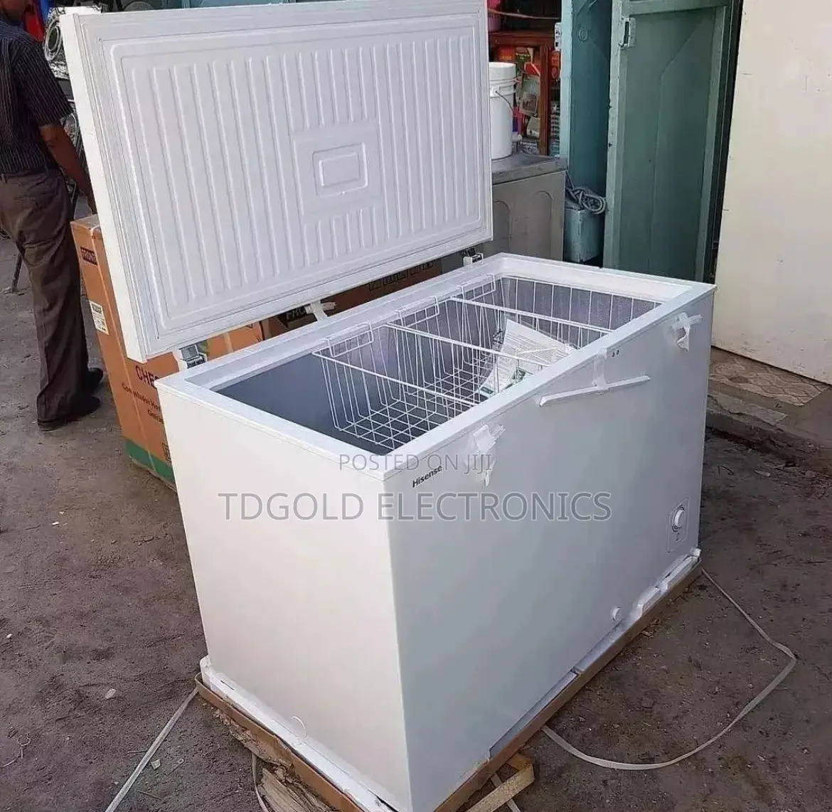 Hisense FC55DD 420L Chest Freezer
