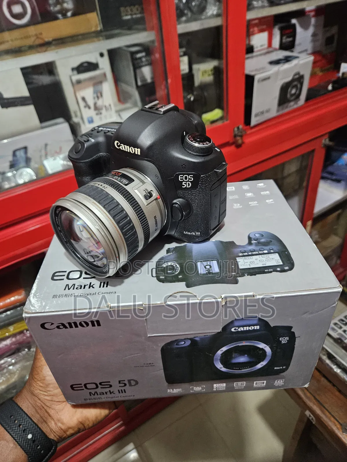 Canon 5d Mark Iii With 24-85mm Lens
