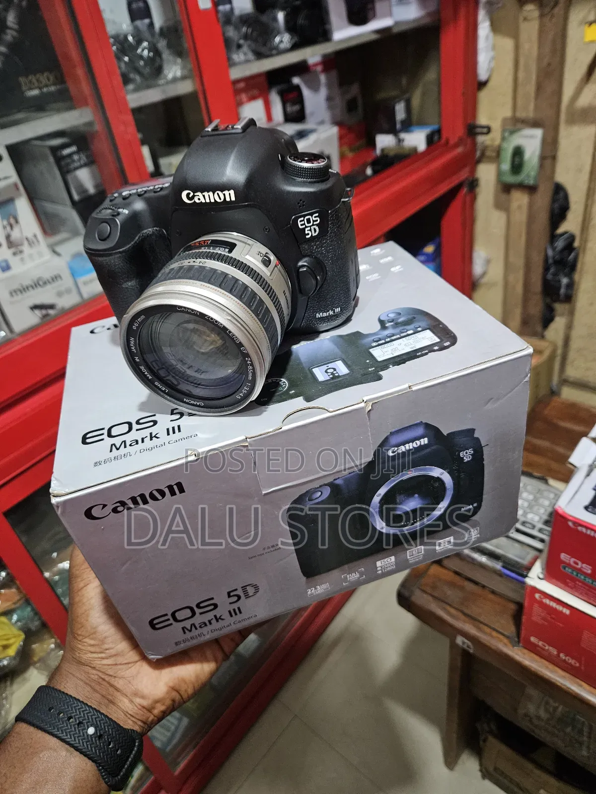 Canon 5d Mark Iii With 24-85mm Lens