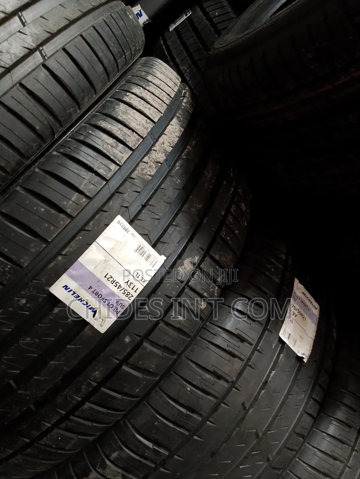 285/45/21 Michelin Tire Original