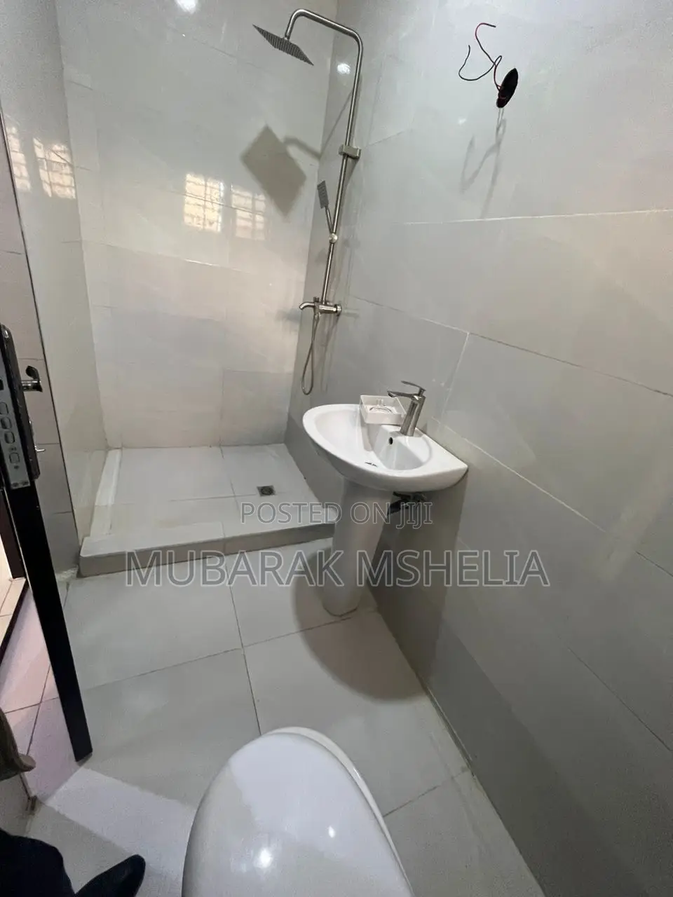 4bdrm Duplex in Idu Industrial for sale