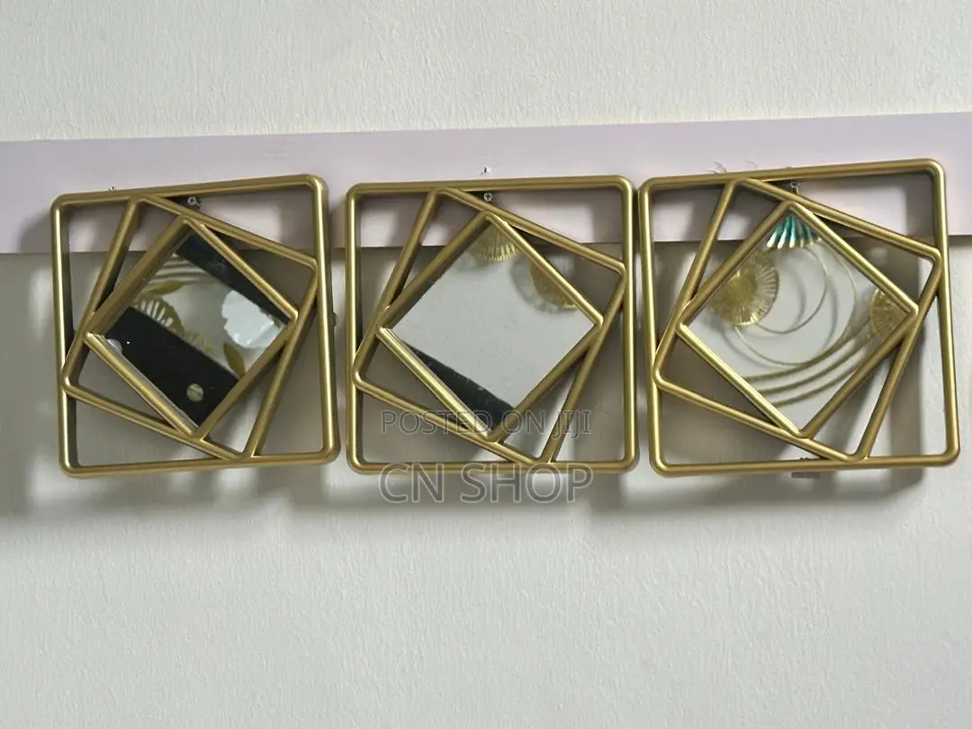 Sdet of 3 Square Mirrors