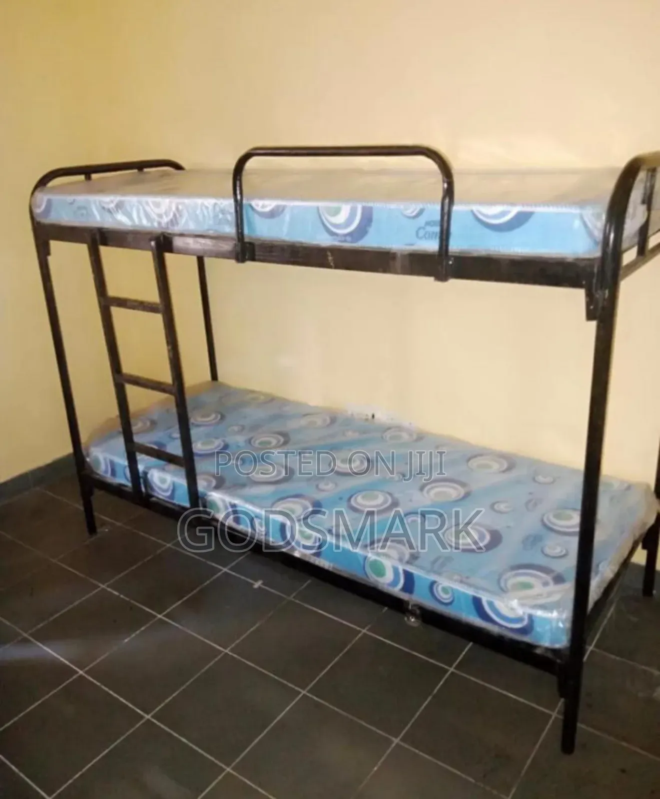 Student's Bunk Bed 6 by 2.5 Feet.It Is Detachable.