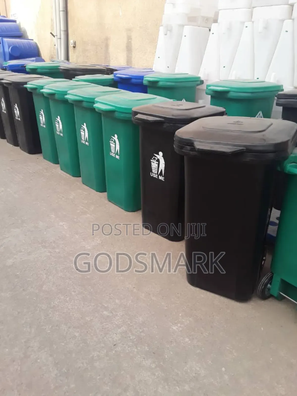 240 Litres Geepee Waste Bin With Tyres.