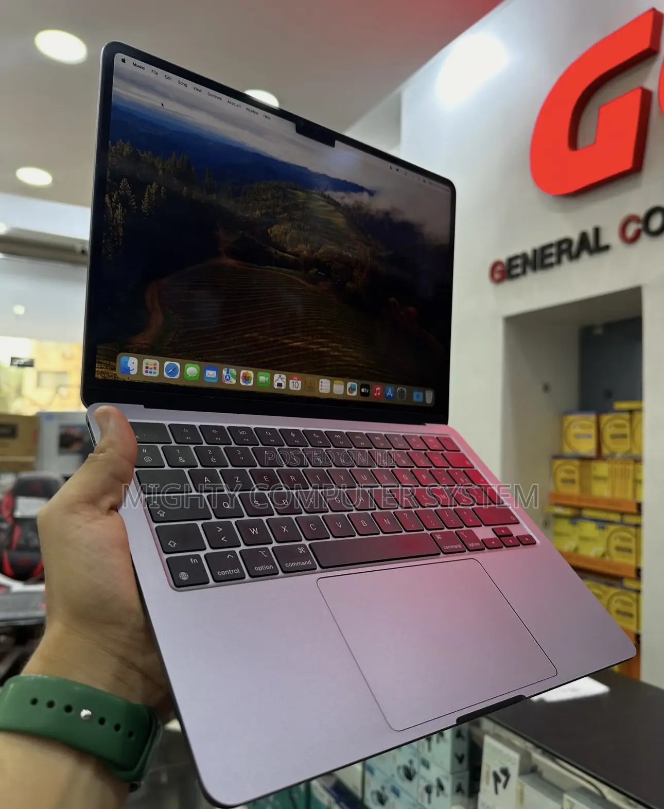 Laptop Apple MacBook Air 2022 M2 8GB Apple M2 SSD 512GB
