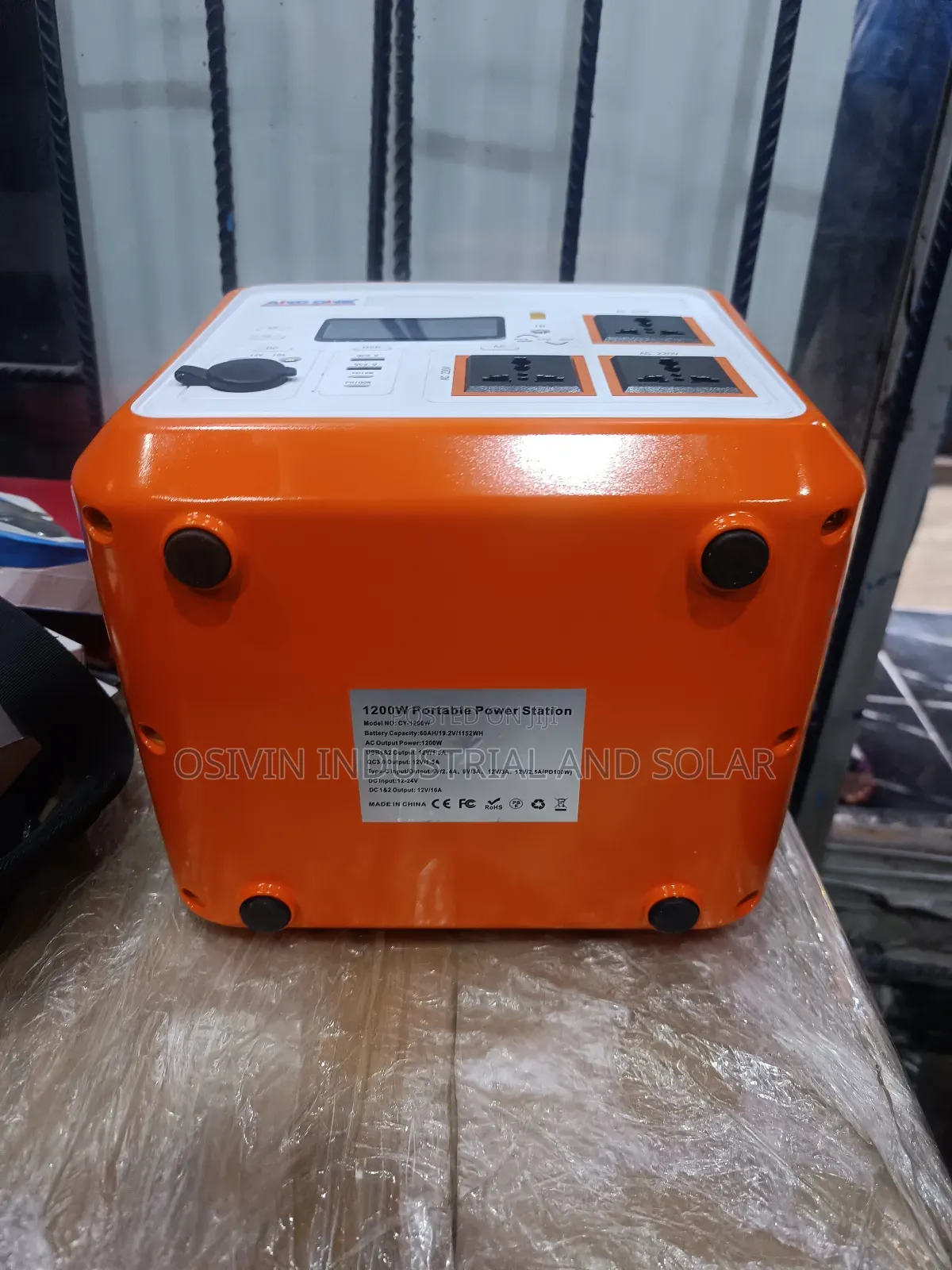 1200w Solar Generator With 50w Solar Panels 3pics