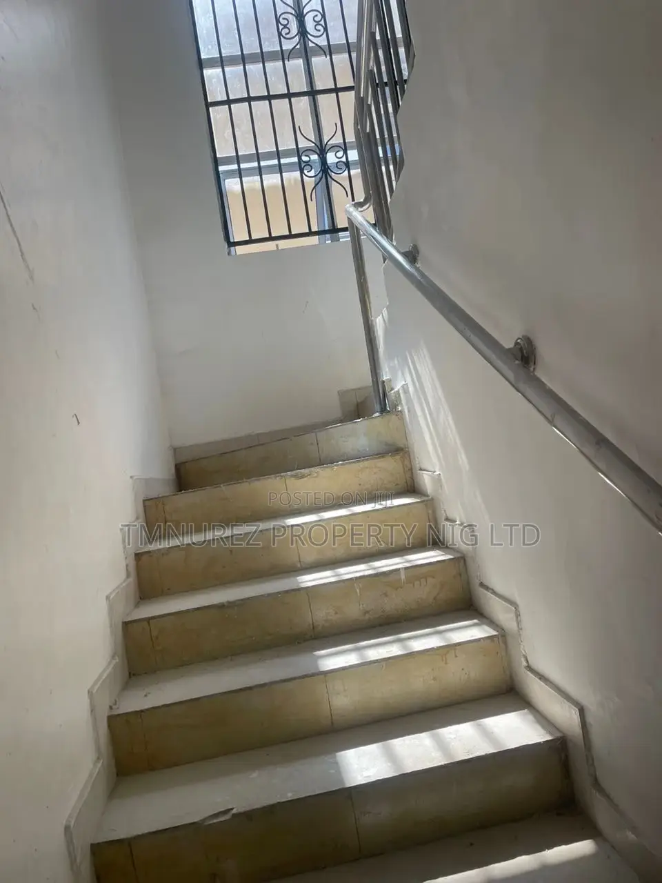 4bdrm Duplex in Chevron for rent