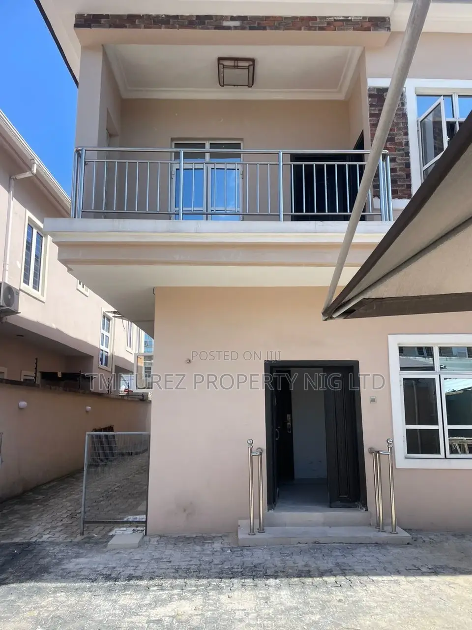 4bdrm Duplex in Chevron for rent