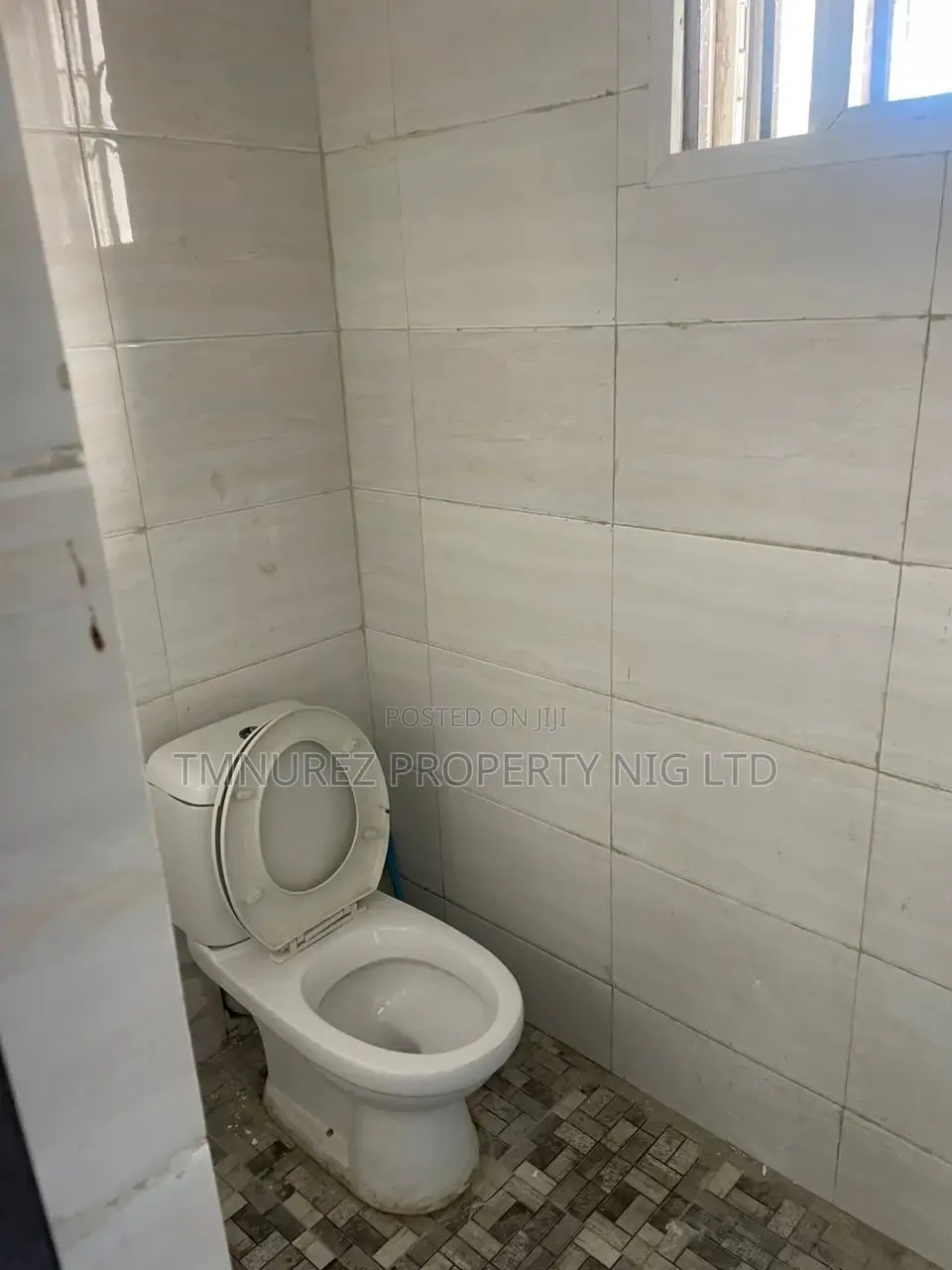 4bdrm Duplex in Chevron for rent