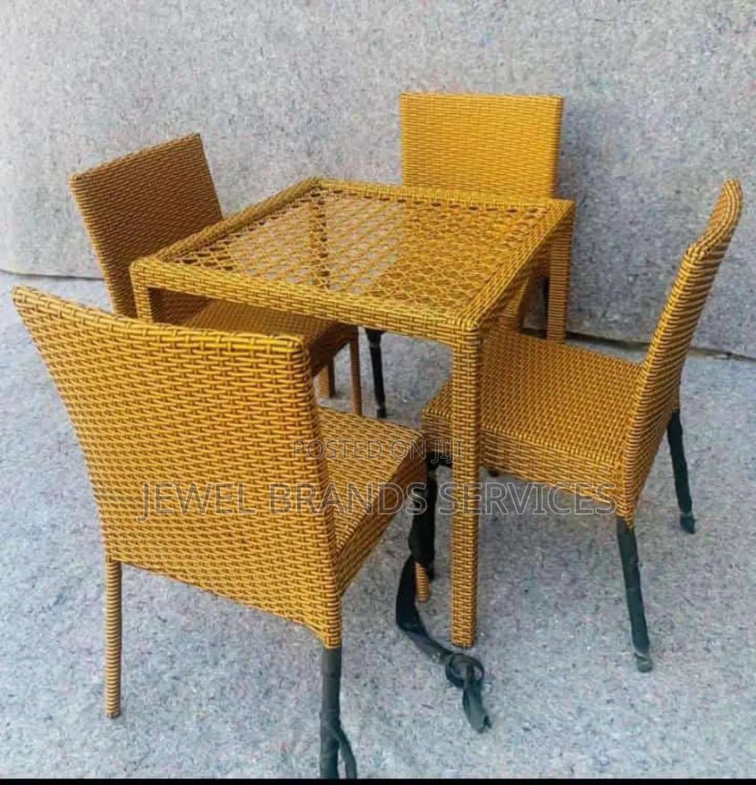 Outdoor/Restaurant Table With Chairs