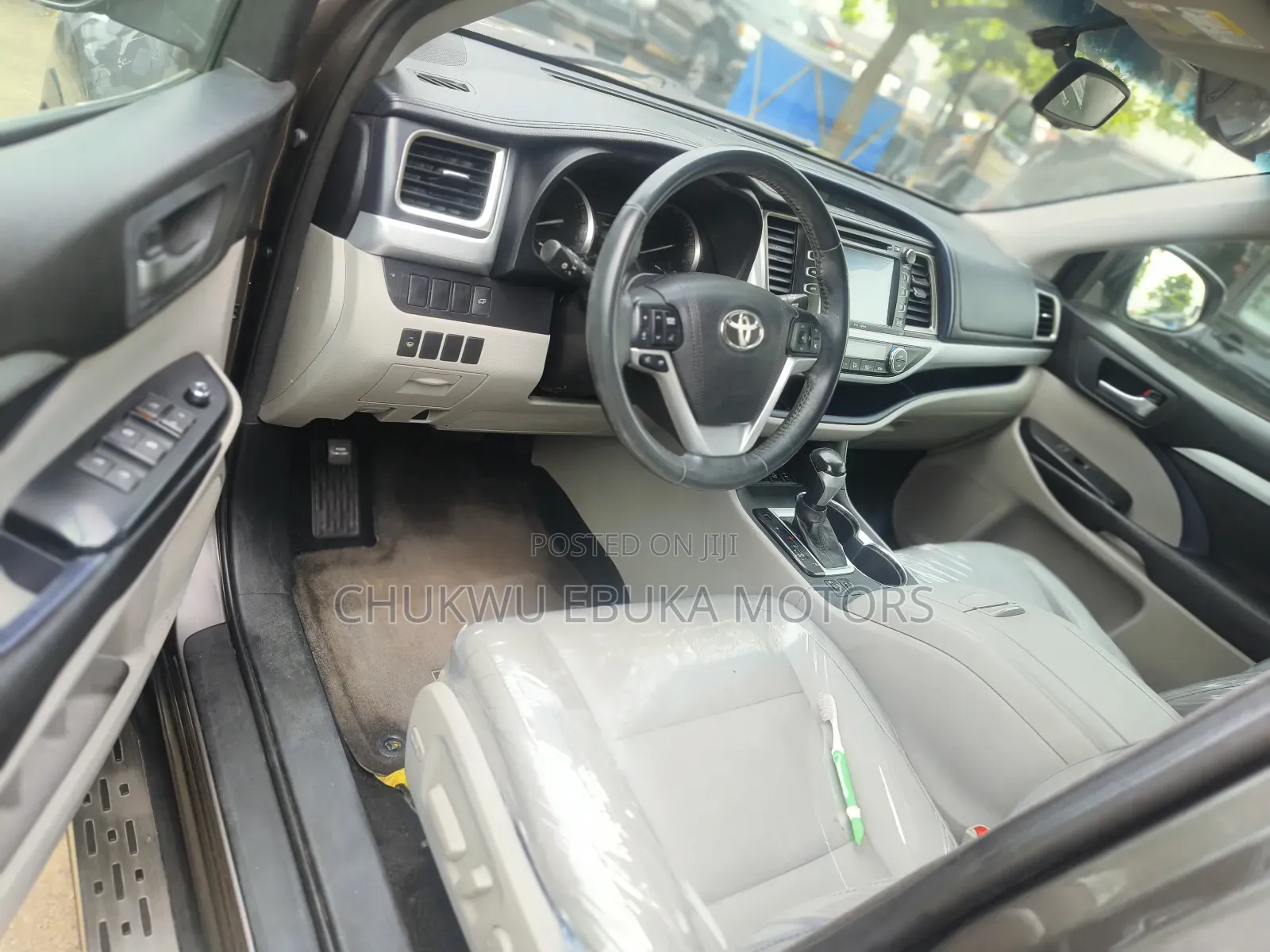 Toyota Highlander XLE 4x4 V6 (3.5L 6cyl 8A) 2017 Gray