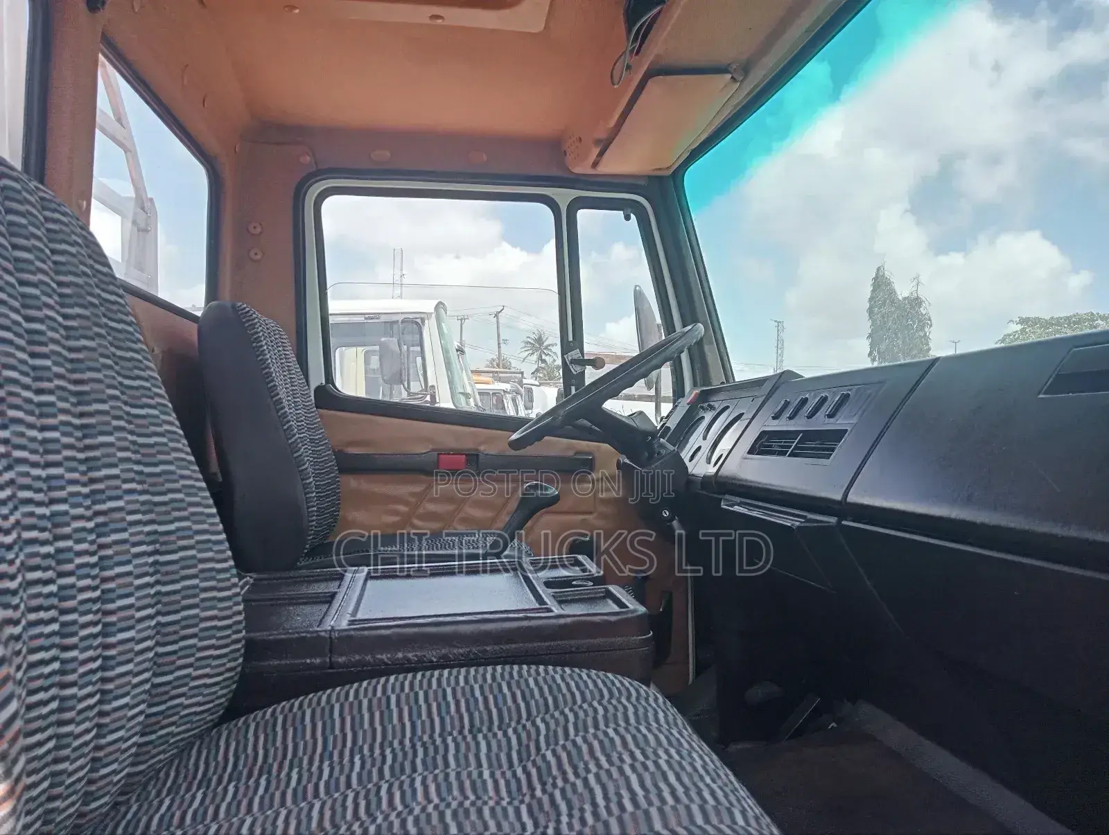 Mercedes-Benz Pickup 2000 White