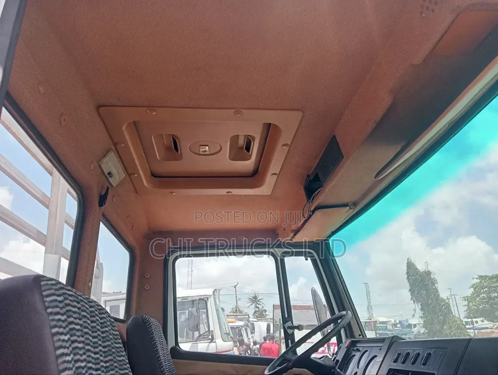 Mercedes-Benz Pickup 2000 White