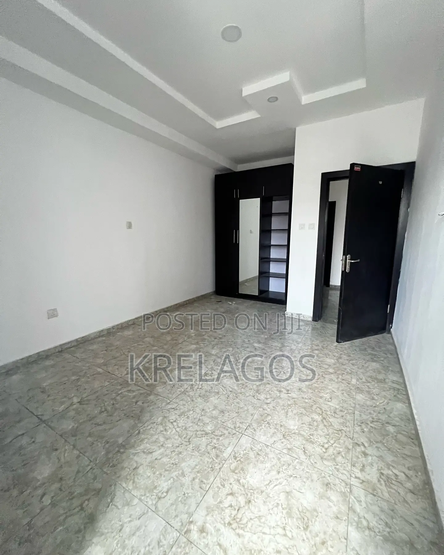 3bdrm Apartment in Lekki Phase 1 for sale