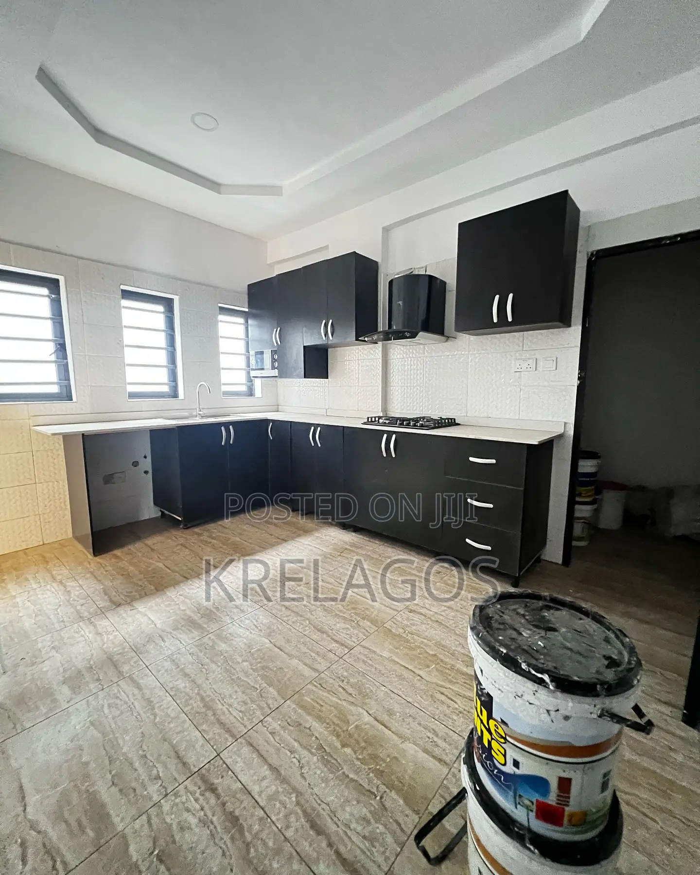 3bdrm Apartment in Lekki Phase 1 for sale