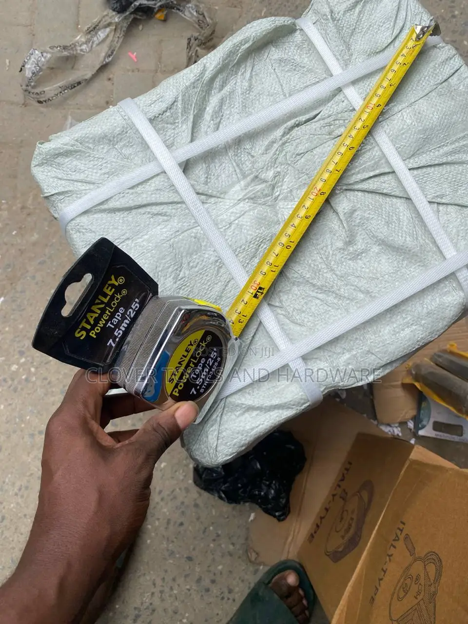 Stanley Powerlock 8m/7.5m Tape Measure