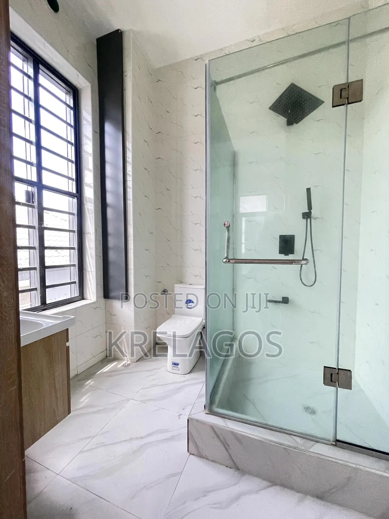 3bdrm Apartment in Lekki for sale