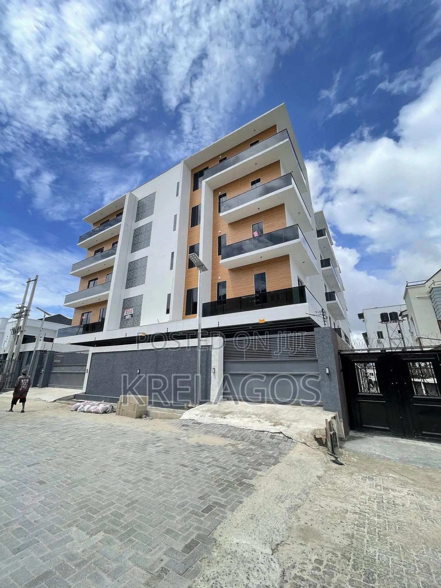 3bdrm Apartment in Lekki for sale