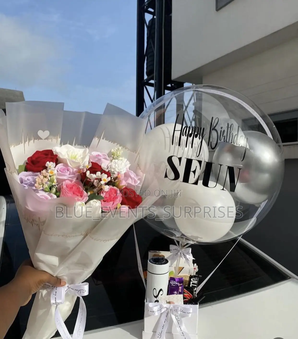 Hot Air Ballon and Flower Bouquet