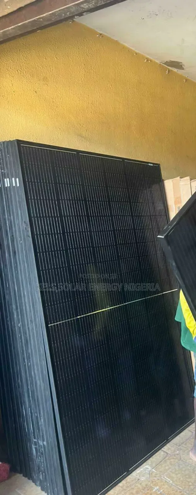 Quality All Black 650watt 41v Half Cute Mono 120cells