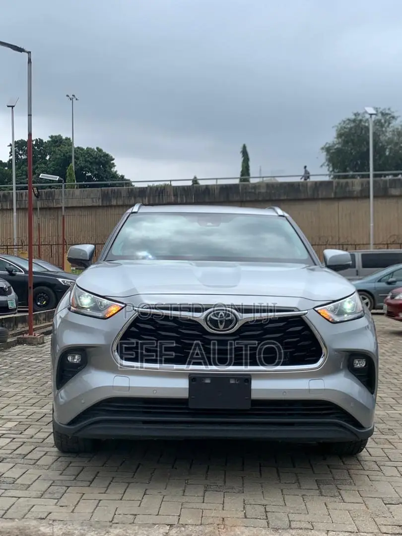 Toyota Highlander Limited 2022 Silver
