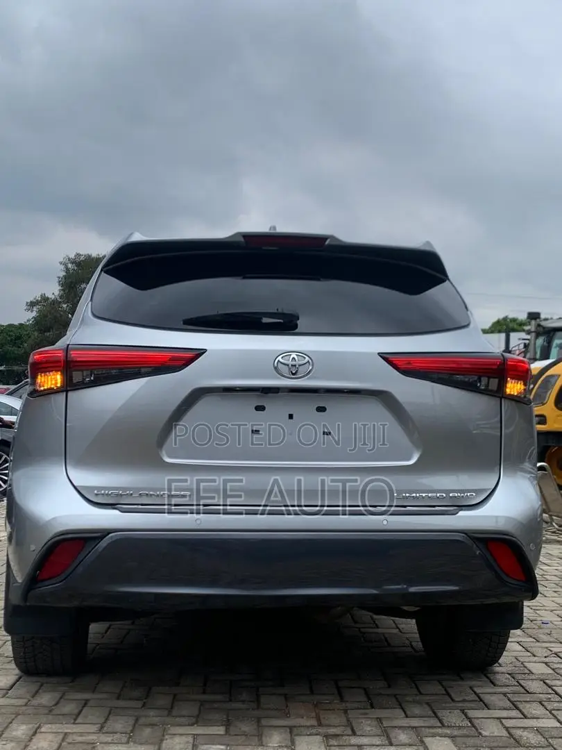 Toyota Highlander Limited 2022 Silver