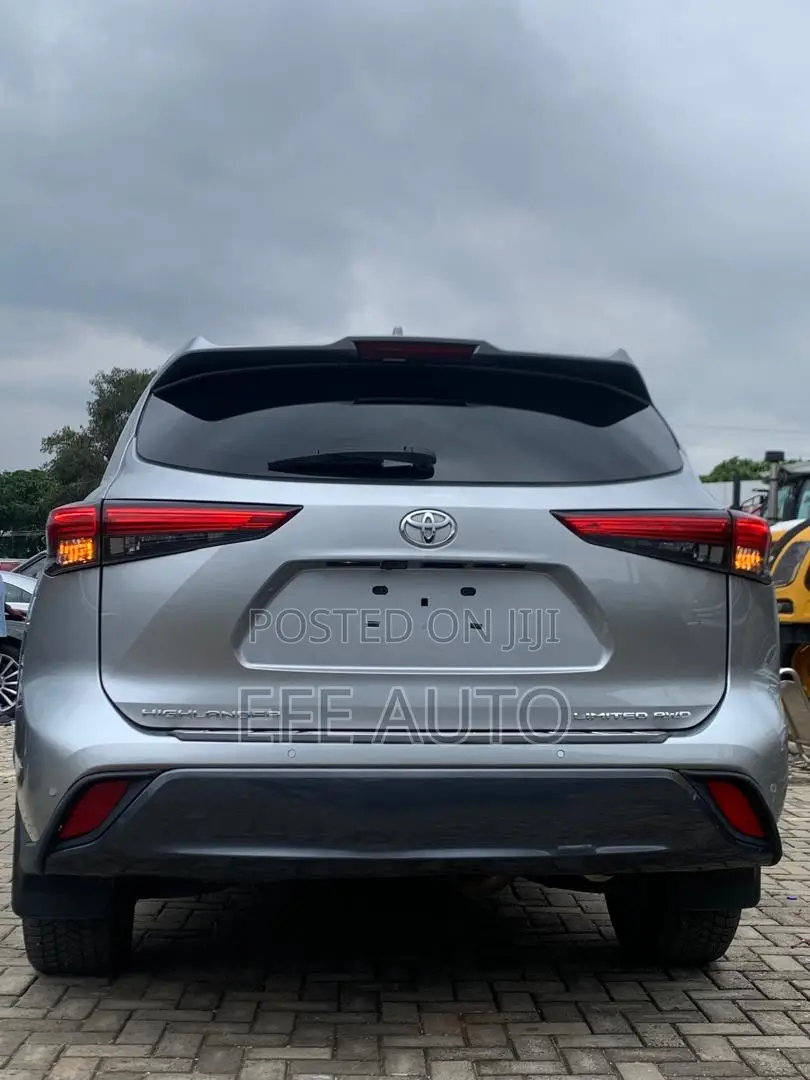 Toyota Highlander Limited 2022 Silver