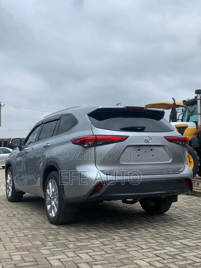 Toyota Highlander Limited 2022 Silver