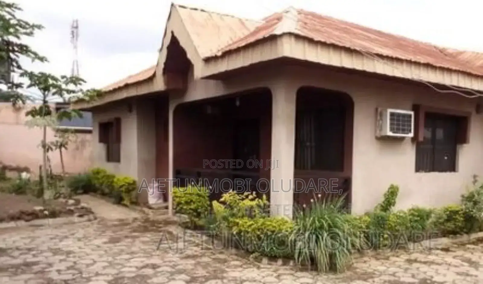 3bdrm Block of Flats in Olaitan Bayo Street for sale