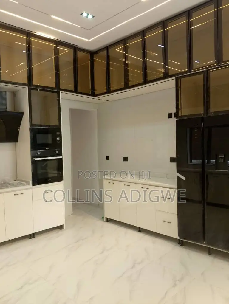5bdrm Duplex in Chevron Main for sale