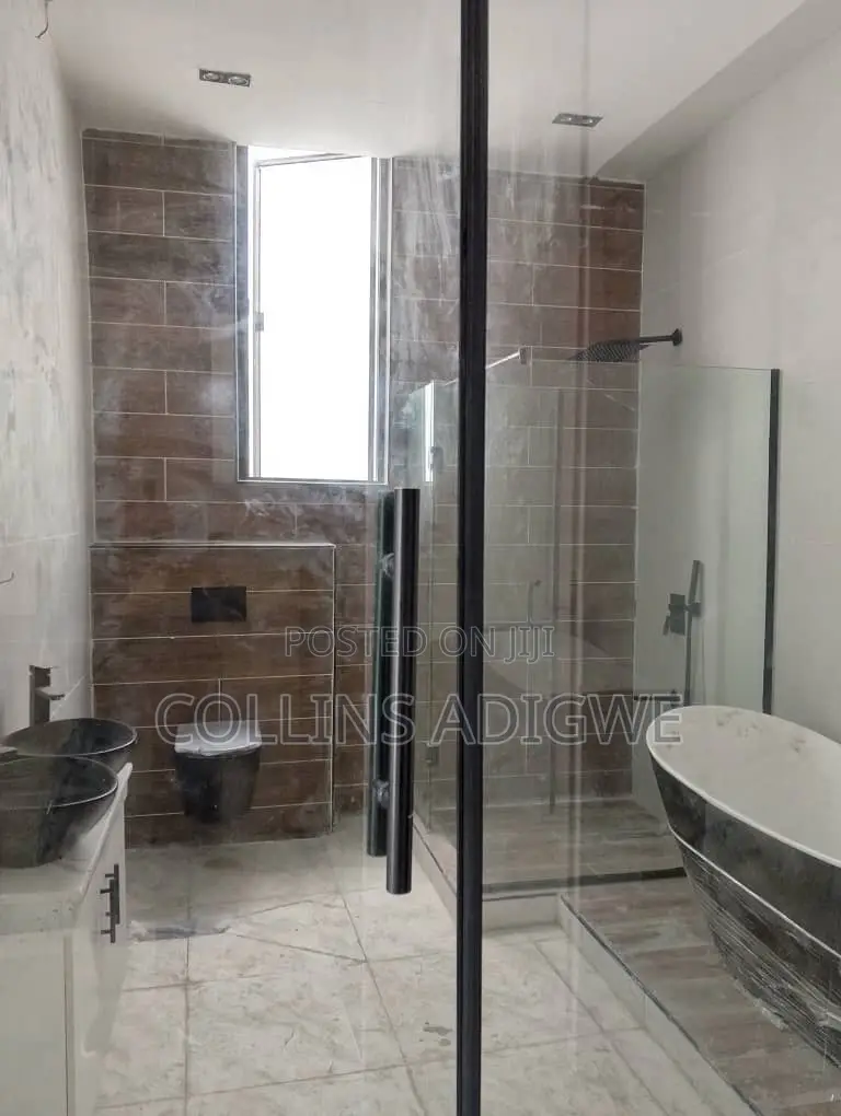 5bdrm Duplex in Chevron Main for sale