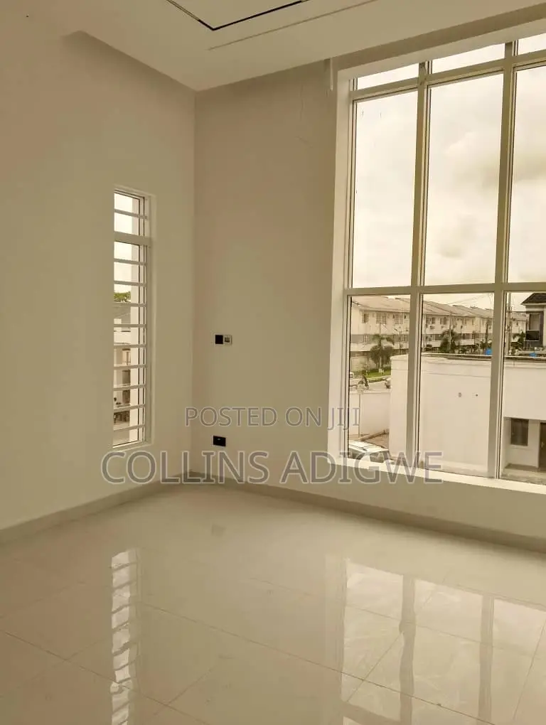 5bdrm Duplex in Main Chevron for sale