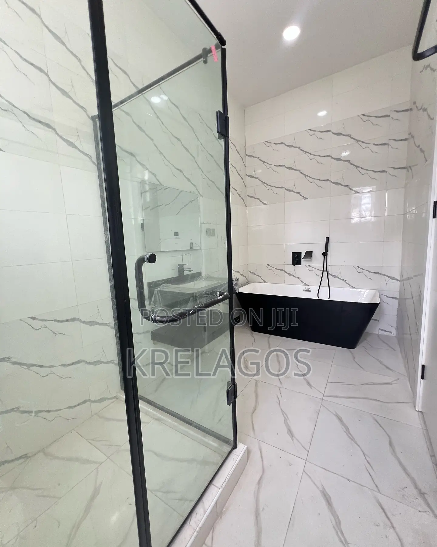 4bdrm Duplex in Chevron for sale
