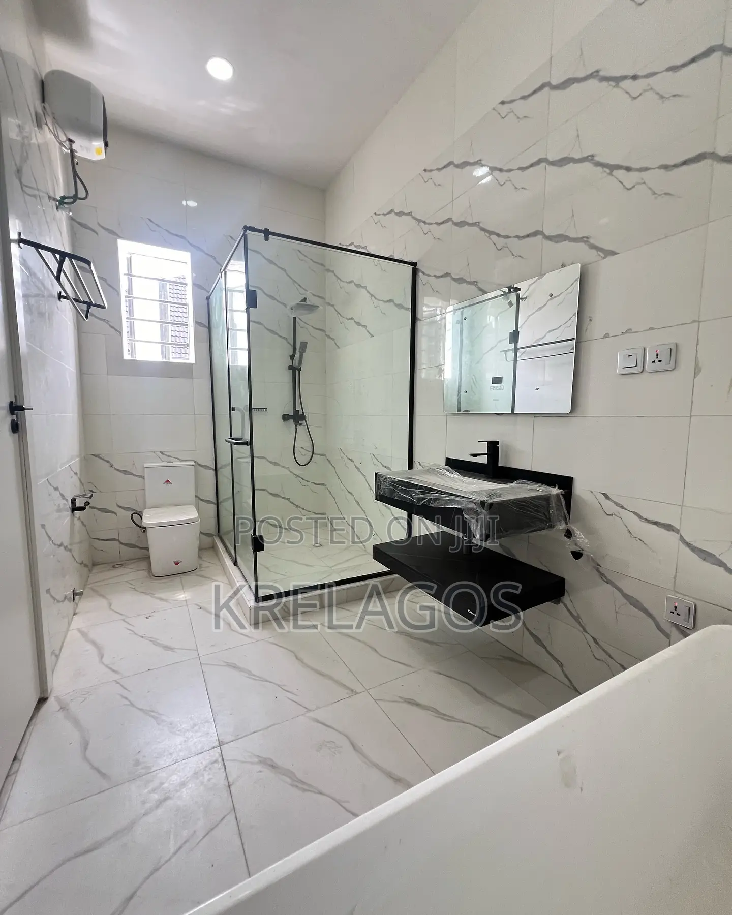 4bdrm Duplex in Chevron for sale
