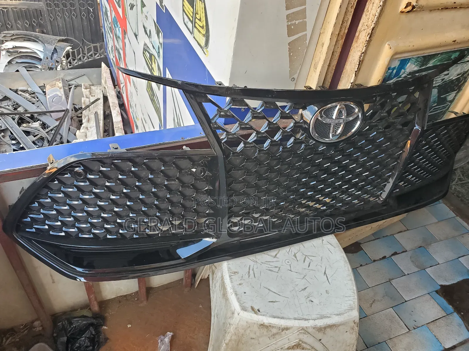 Front Bumper Grille Avalon 2022